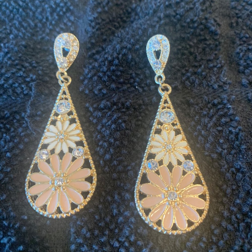 Daisy Drop Earrings